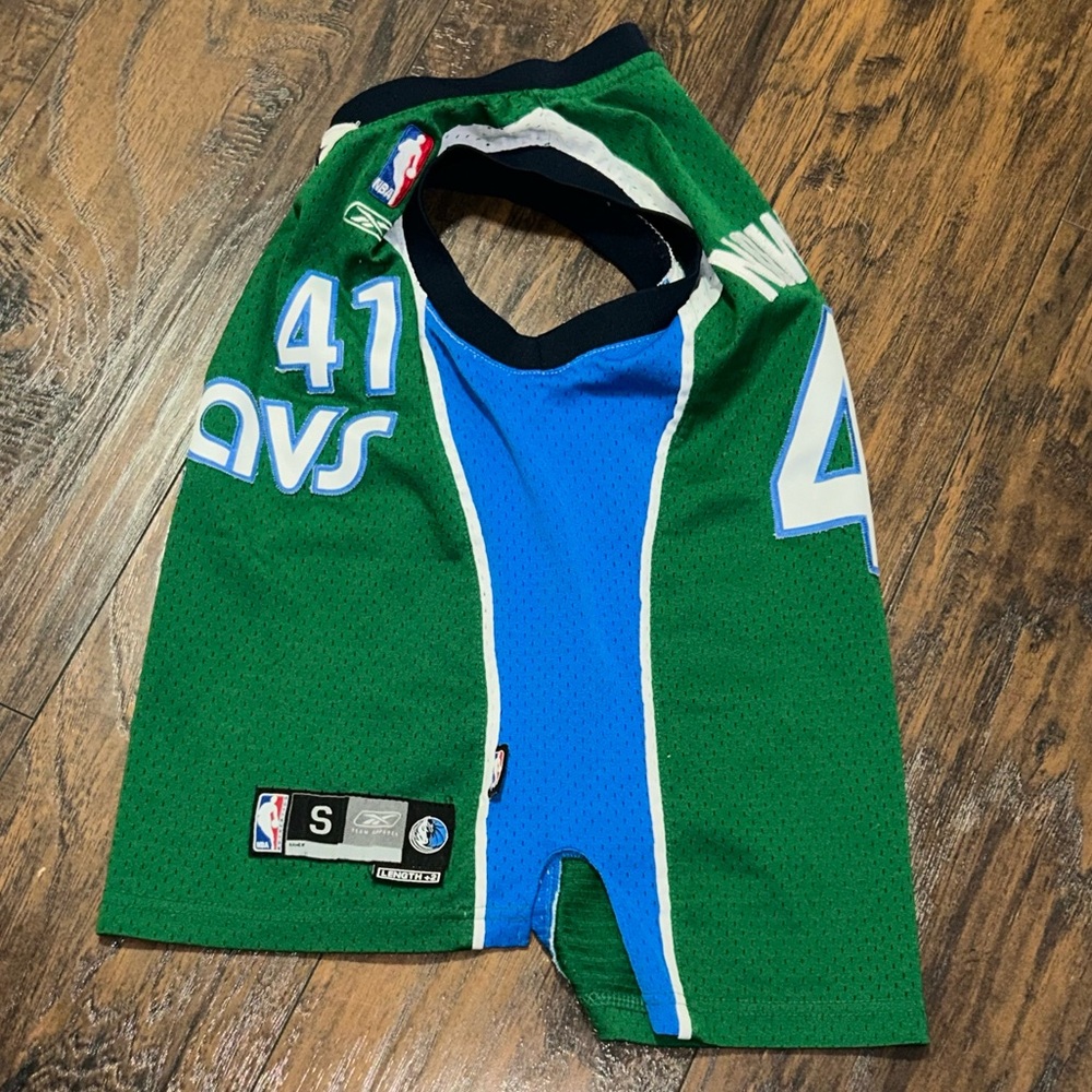 Dirk Nowitzki Dallas Mavericks Basketball Jersey - Picture 4 of 7